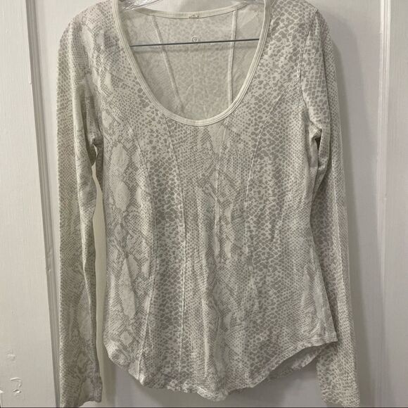 Lululemon Between The Lines Long Sleeve - Picture 2 of 8
